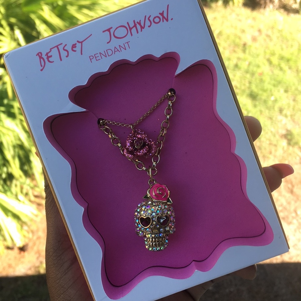 Betsey Johnson Skull Rose Diamond Pendent